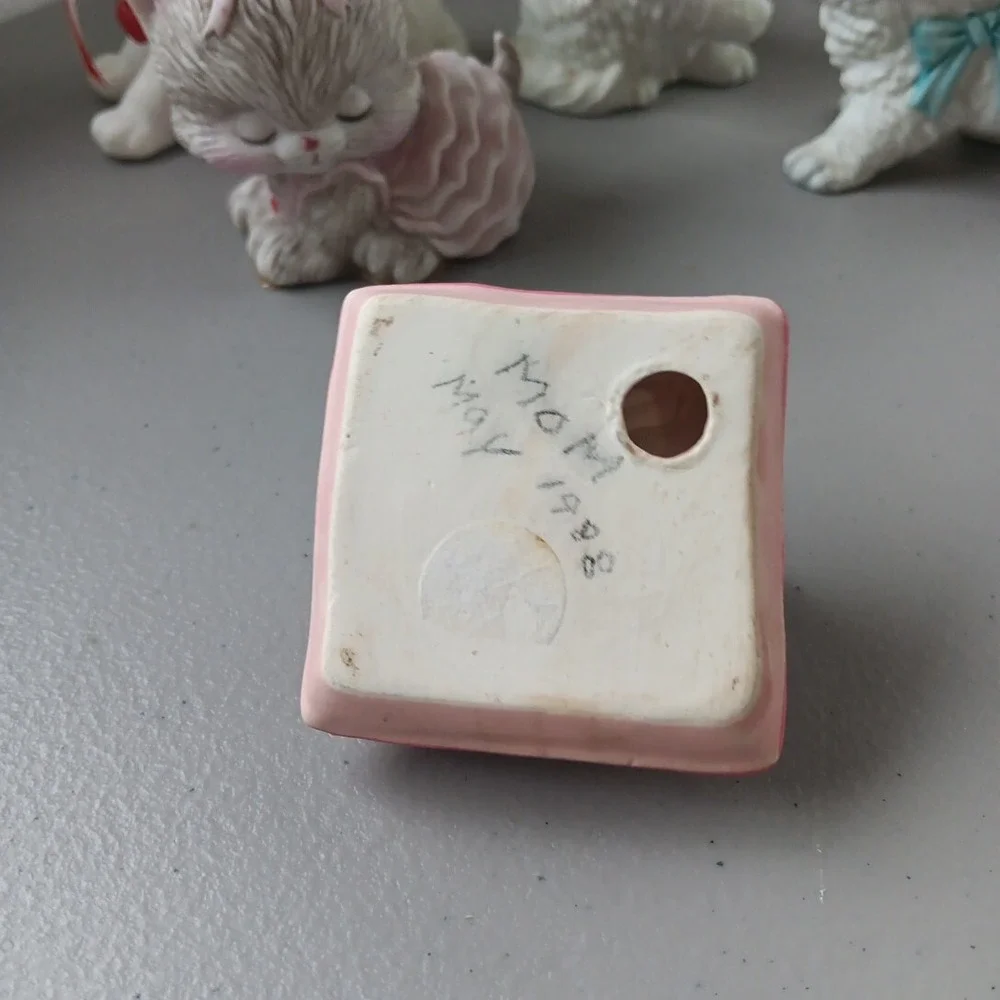 6‎ White Porcelain Ceramic Kitty Cat with Heart & Flower Neck Bow Vintage MCM